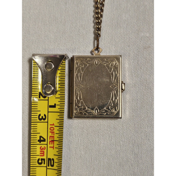 Cameo Four Picture Gold Tone Decorative Locket - Spring Loaded - Vintage - Picture 14 of 15